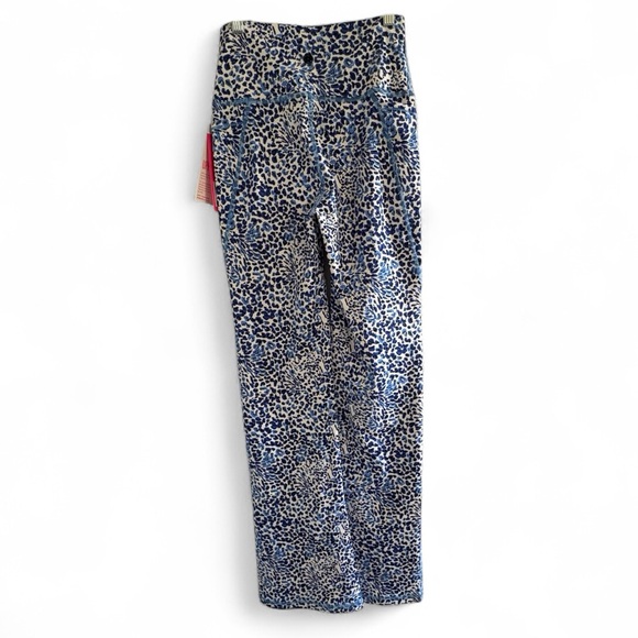 Lilly Pulitzer Carpe Vita Flare Legging, Size S, NWT in Resort White Twisted Up - Picture 3 of 7